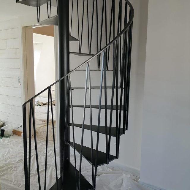 Escalier métal bois près de Plancoët 
